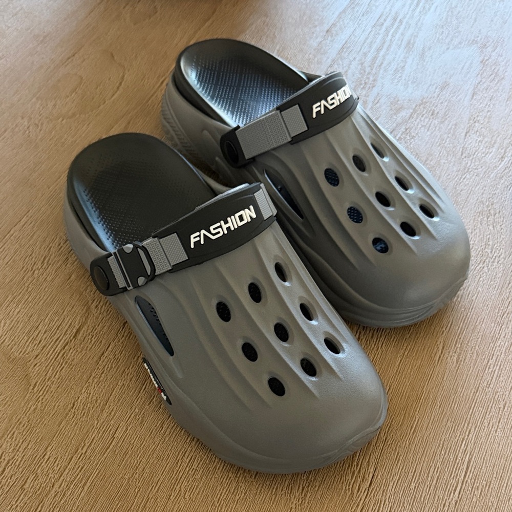 Men’s Fashion Gray Vent Slip-On Clog